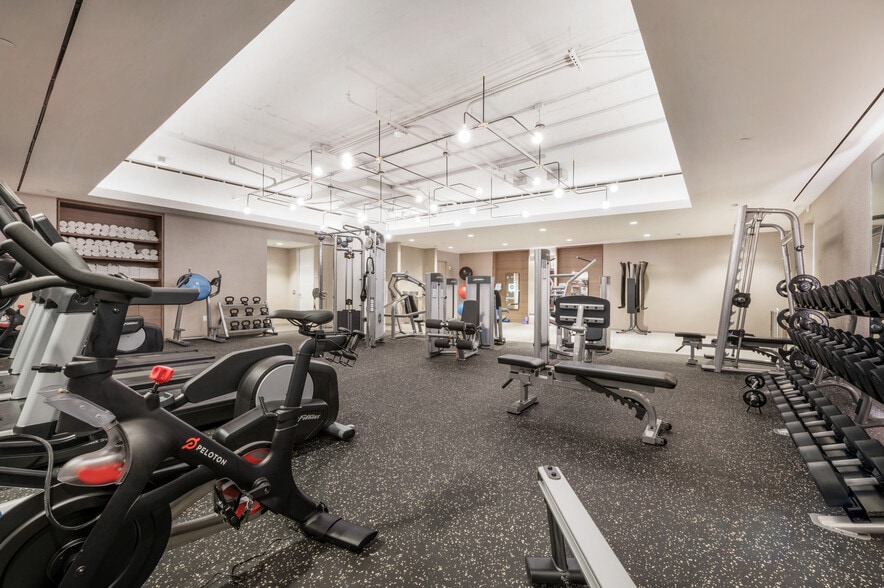 More Photos Of 1601 K St NW, Washington Office For Lease