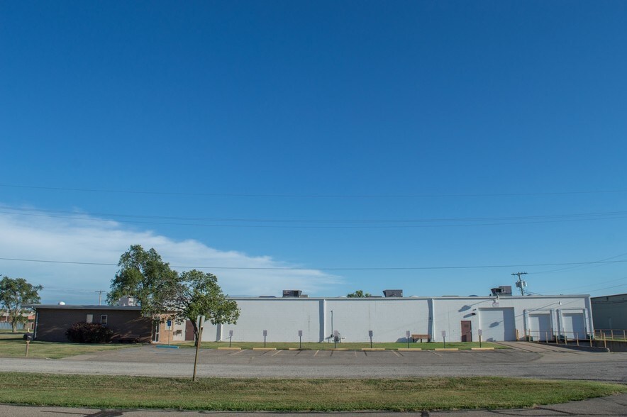 More Photos Of 2804 Arnold Ave, Salina Industrial For Lease