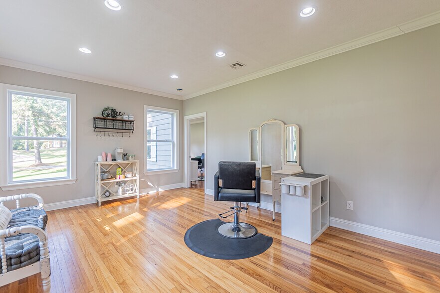 More Photos Of 2590 Military Hwy, Pineville Office For Sale