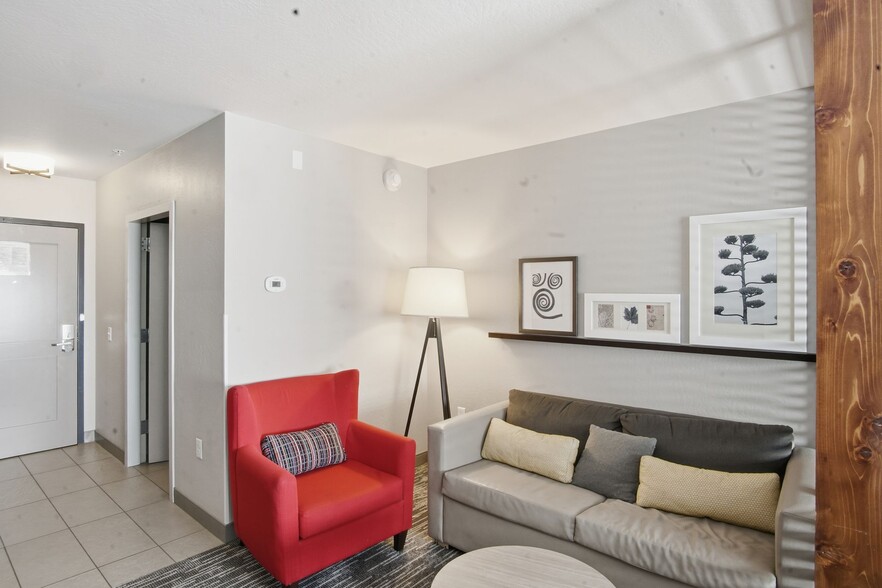 More Photos Of 224 S Mikes Pike, Flagstaff Hotel For Sale