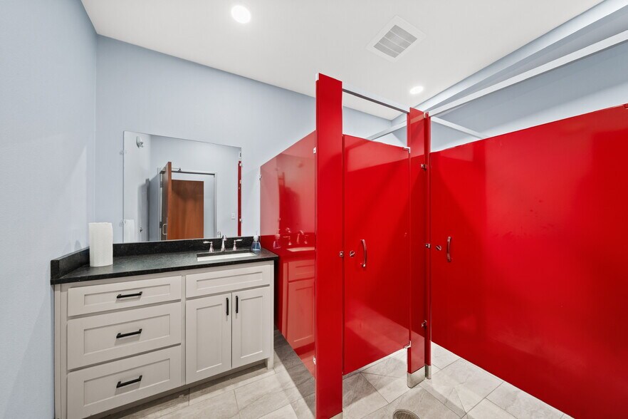 More Photos Of 4159 Highway 6, Clifton Showroom For Sale