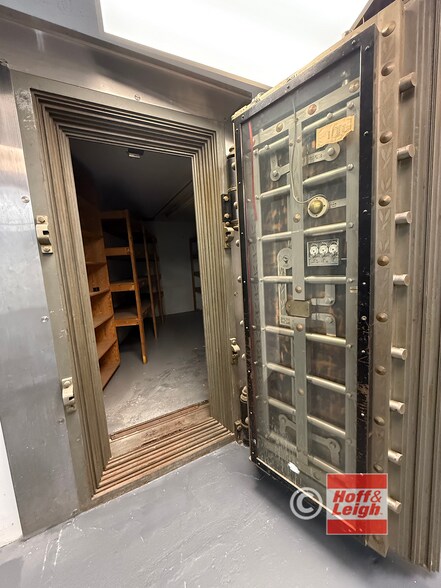 More Photos Of 2801 Hamilton Ave, Cleveland Warehouse For Lease