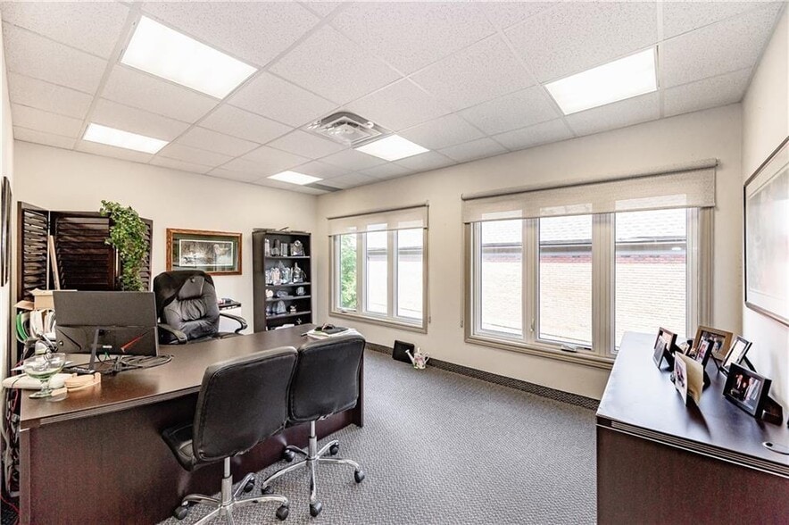 More Photos Of 2904 South Sheridan Way, Oakville Medical For Lease