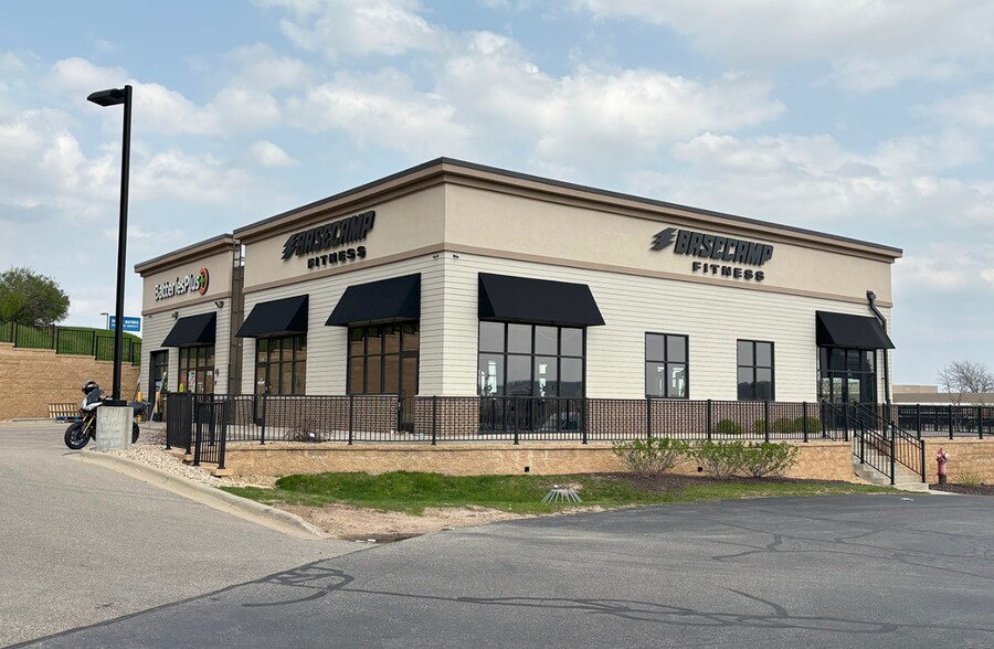 More Photos Of 4704 E Washington Ave, Madison Freestanding For Lease