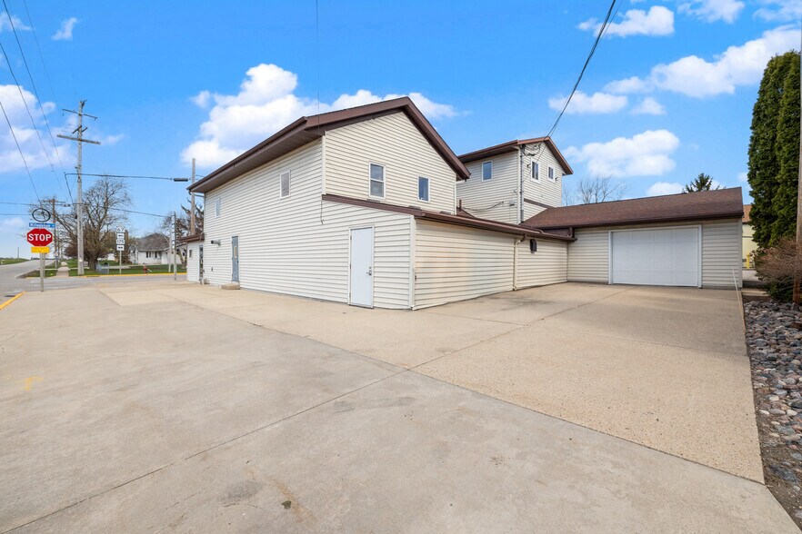 More Photos Of 504 Milwaukee St, Lomira Flex For Sale