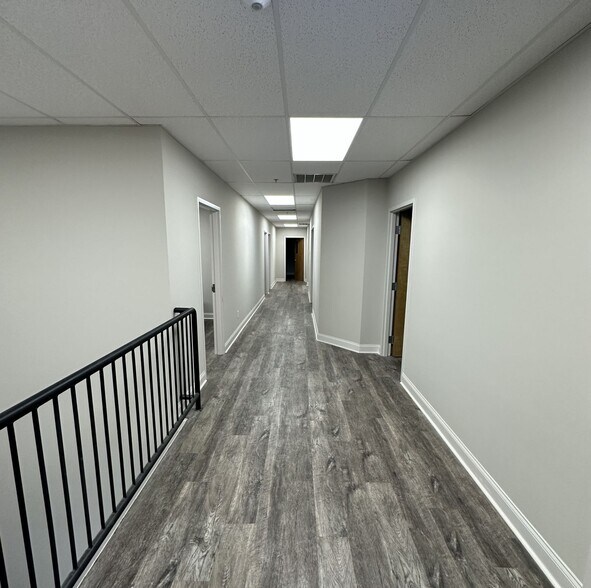 More Photos Of 1242 W Ridge Rd, Gainesville Warehouse For Lease