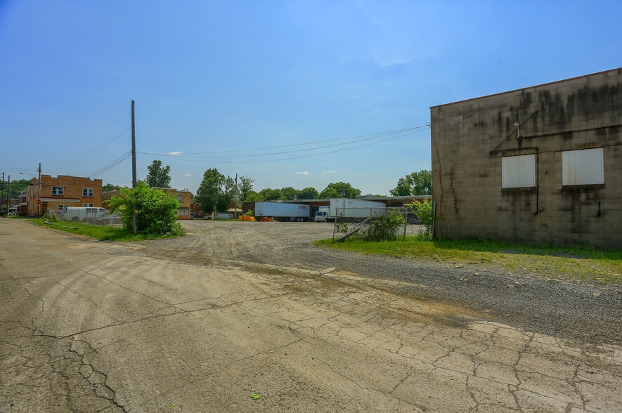 More Photos Of 98 Sproul St, McKees Rocks Truck Terminal For Sale