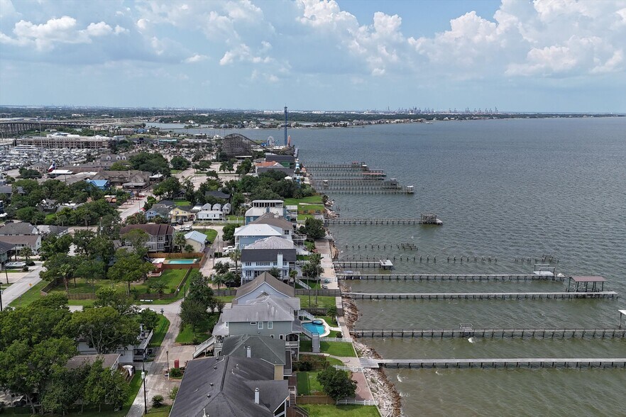 More Photos Of 804 Bay Ave, Kemah Specialty For Sale