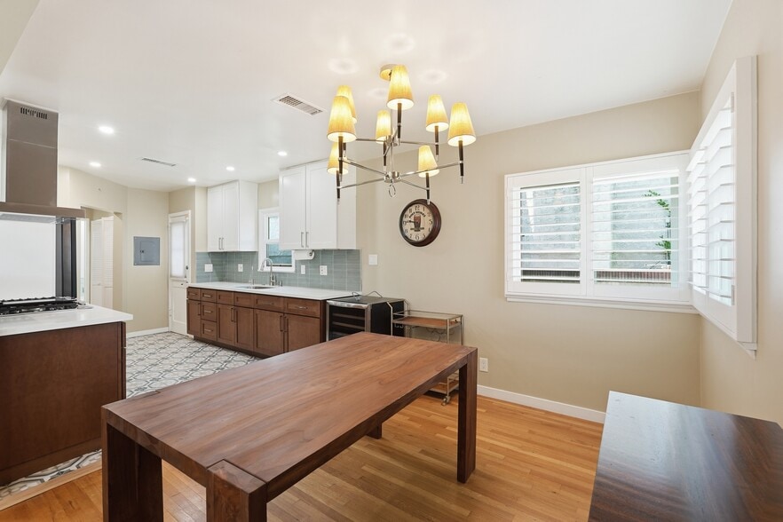 More Photos Of 5236 Bellingham Ave, Valley Village Apartments For Sale