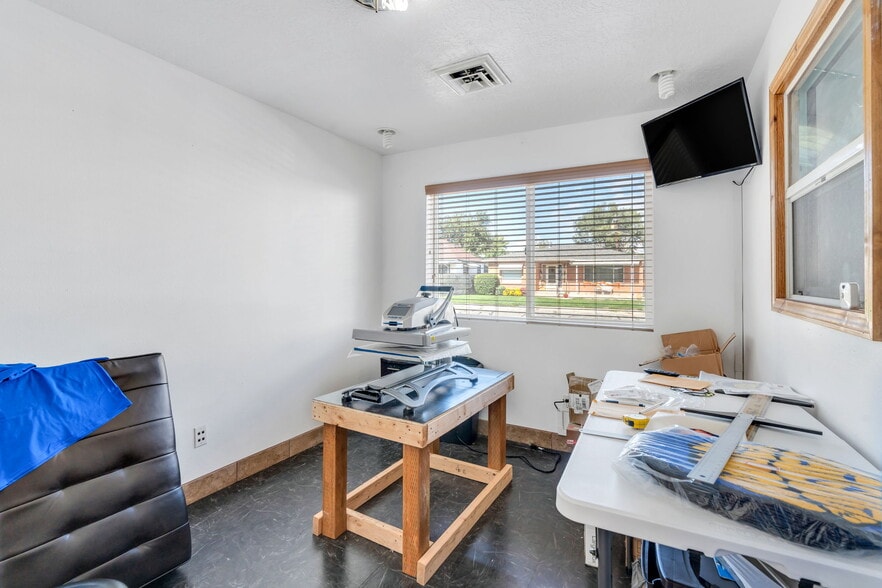 More Photos Of 17 W Sunset Ave, Salt Lake City Light Manufacturing For Sale