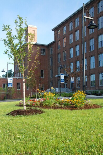 More Photos Of 10 Water St, Waterville Apartments For Lease