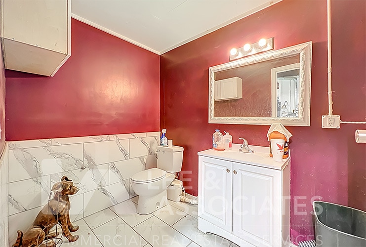 More Photos Of 770 W Bay St, Winter Garden Flex For Lease