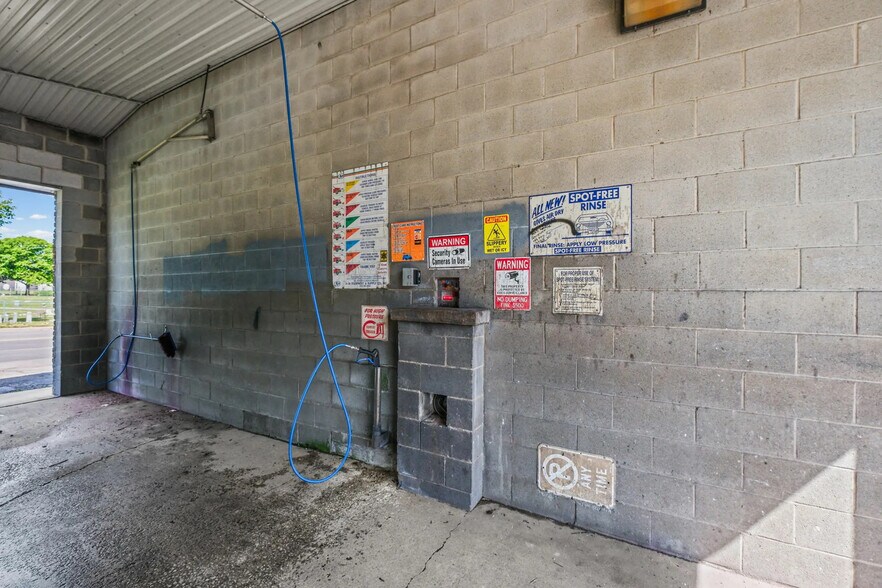 More Photos Of 3562 Lagrange St, Toledo Carwash For Sale