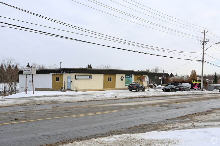 More Photos Of 3310 King St E, Kitchener Freestanding For Lease