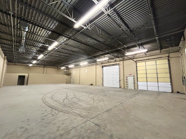 More Photos Of 5611 SW 38th St, Oklahoma City Warehouse For Sale