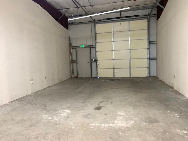 More Photos Of 2921 Friendly Pl, Bullhead City Light Distribution For Lease