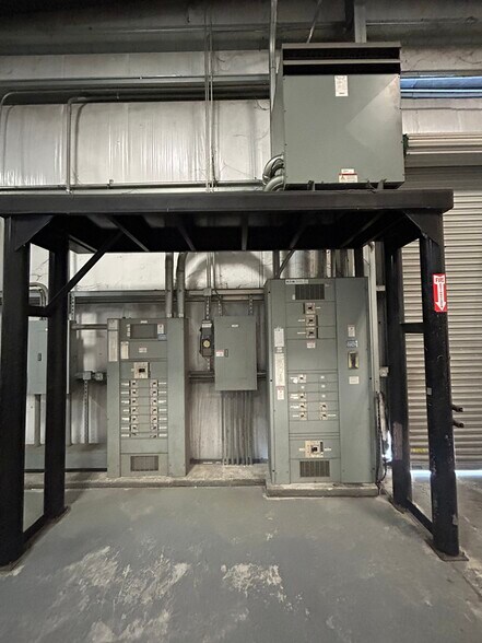 More Photos Of 1060 Cox Rd, Cocoa Warehouse For Lease