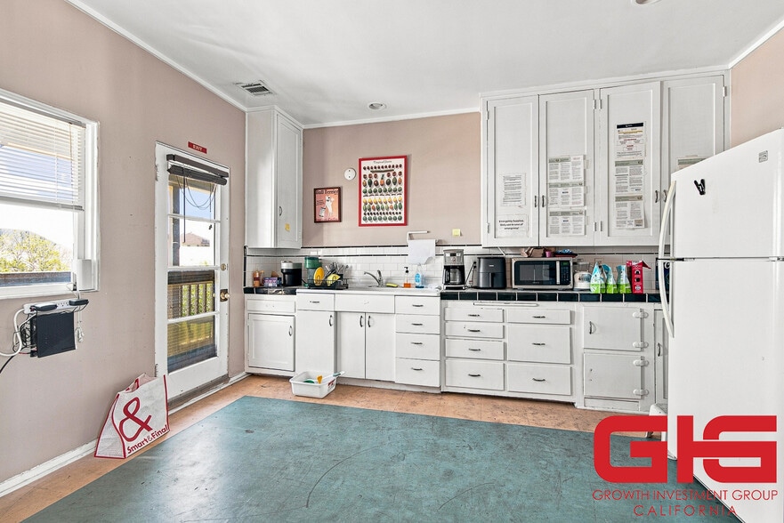 More Photos Of 146-154 N Holliston Ave, Pasadena Rehabilitation Center For Sale