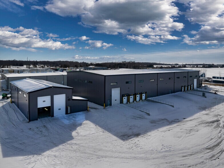 More Photos Of 390 Hudson Dr, Dorchester Warehouse For Lease