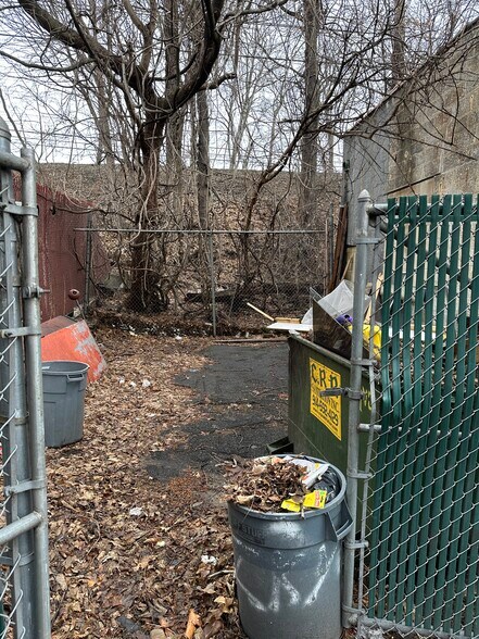 More Photos Of 323 Washington St, Mount Vernon Industrial For Sale