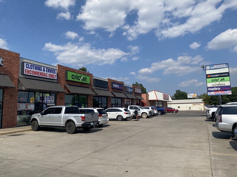 More Photos Of 2809 NW 10th St, Oklahoma City Storefront For Lease