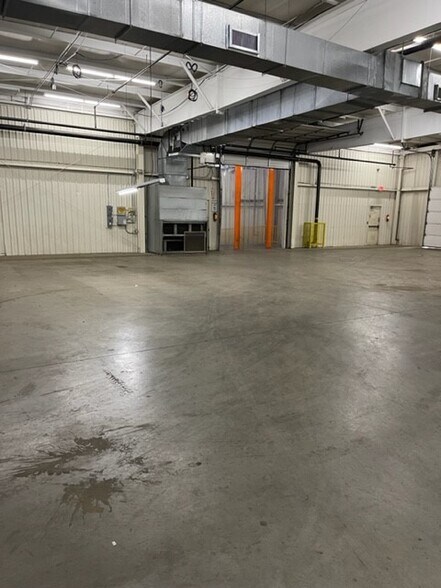More Photos Of 606 Pine Tree Rd, Oxford Warehouse For Lease