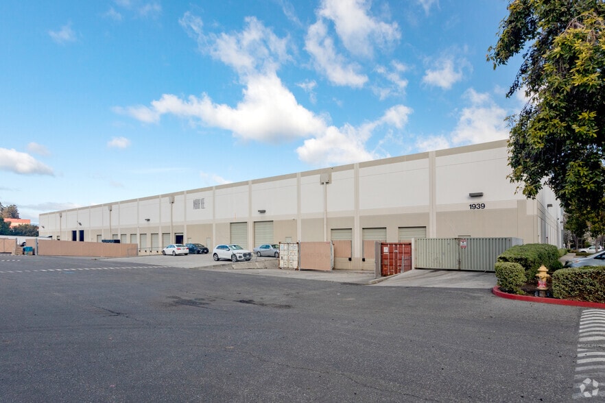 More Photos Of 1939 Monterey Rd, San Jose Showroom For Sale