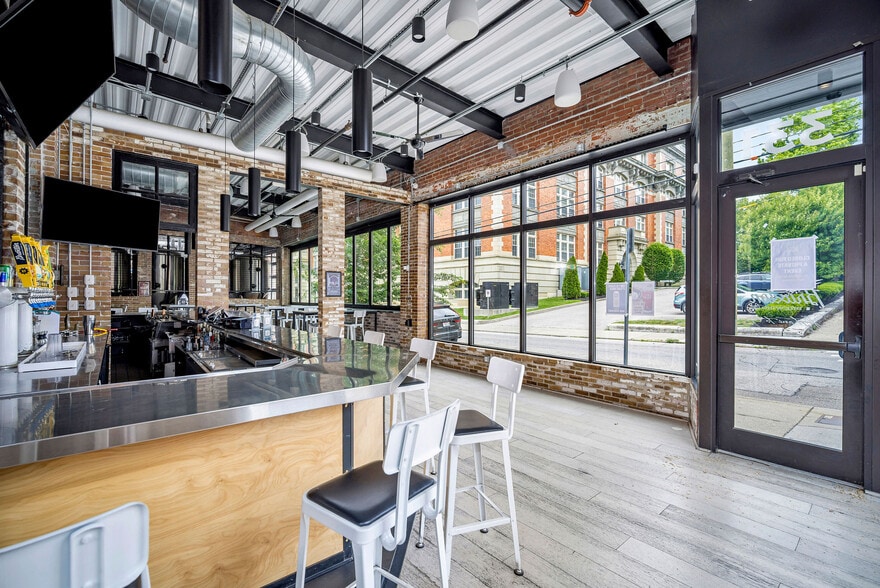 More Photos Of 331 E 13th St, Cincinnati Restaurant For Lease