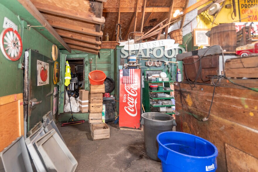 More Photos Of 106 Eastern Blvd, Essex General Retail For Sale