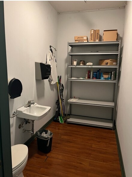 More Photos Of 1321 DuPont Rd, Parkersburg Unknown For Lease