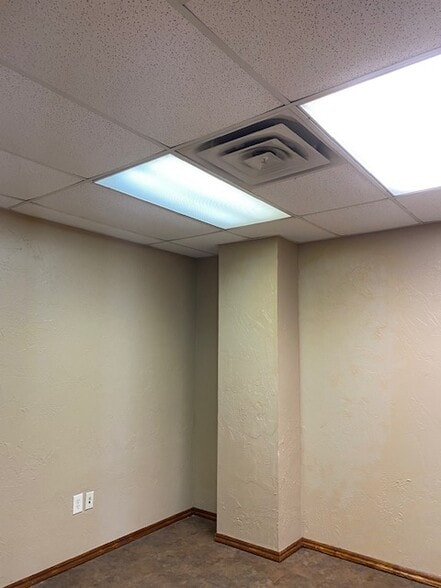 More Photos Of 400 S Eagle Ln, Oklahoma City Warehouse For Lease