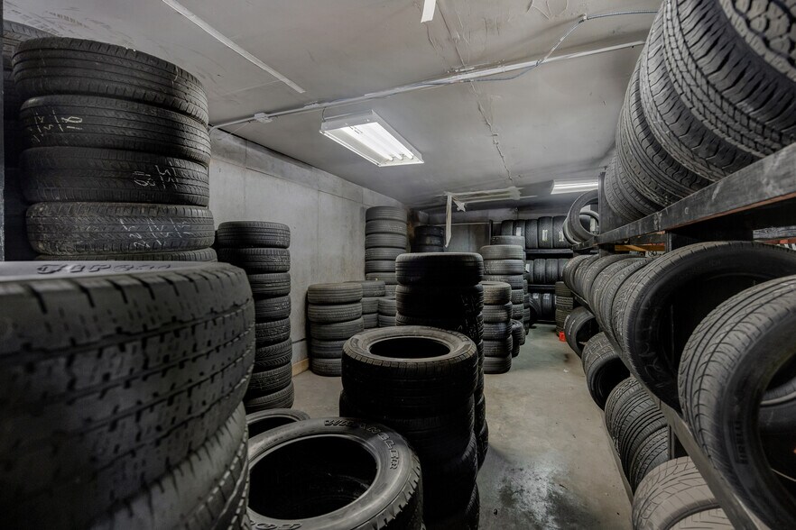 More Photos Of 9121 Cullen Blvd, Houston Auto Repair For Sale