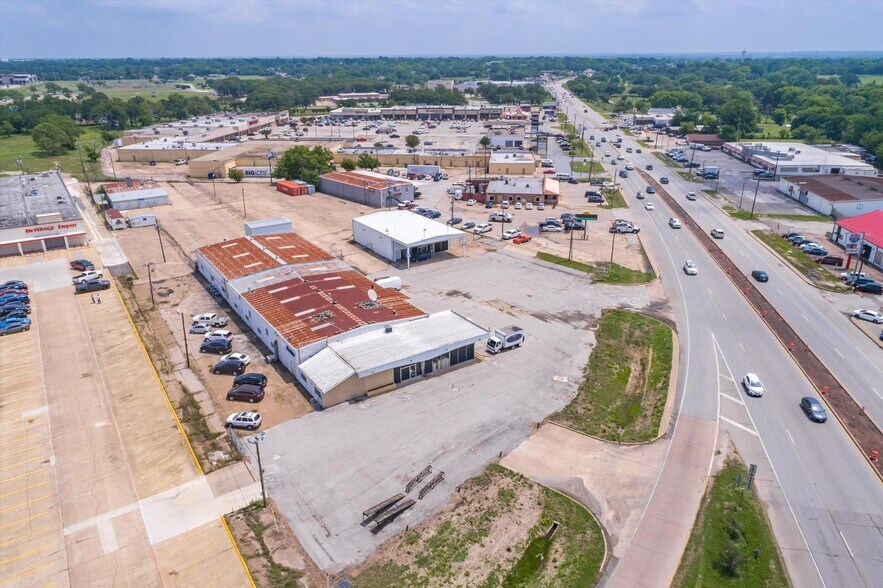 More Photos Of 1608 W Moore Ave, Terrell Auto Dealership For Sale