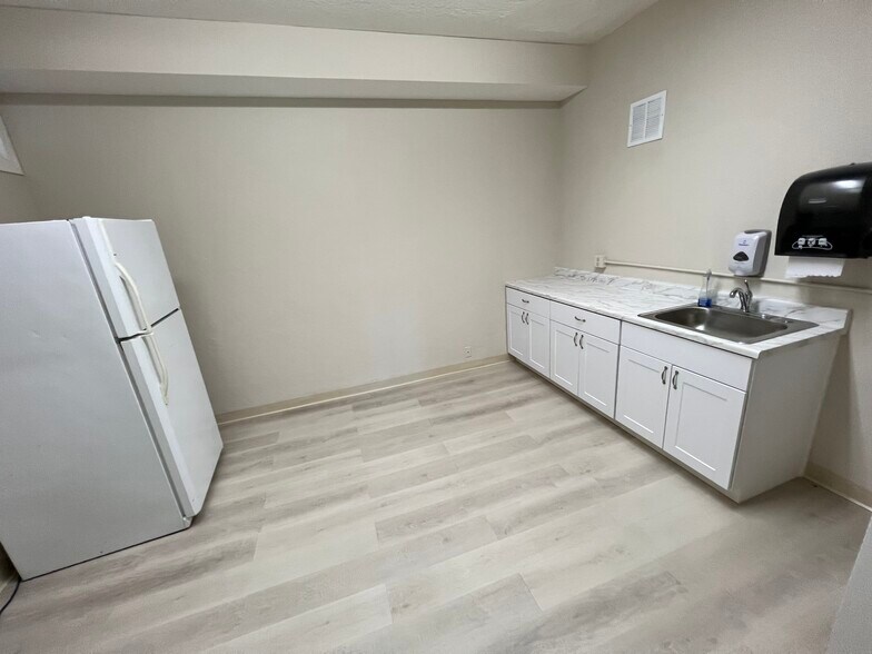 More Photos Of 615 B St, San Rafael Research And Development For Lease