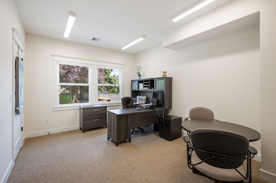 More Photos Of 1005 N Main Ave, Gresham Office For Sale