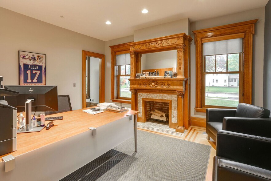 More Photos Of 4588 S Park Ave, Hamburg Office Residential For Sale