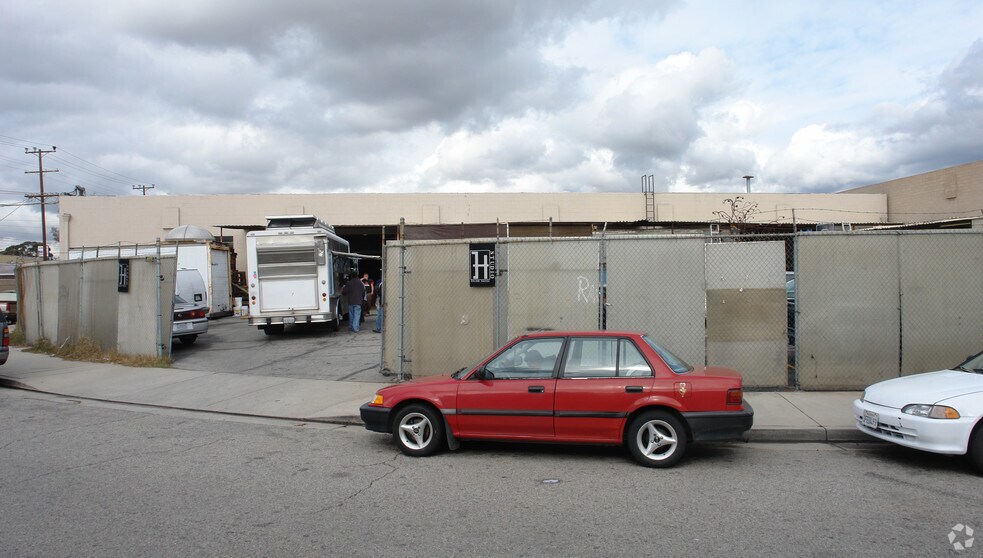 More Photos Of 8640 Tamarack Ave, Sun Valley Manufacturing For Lease