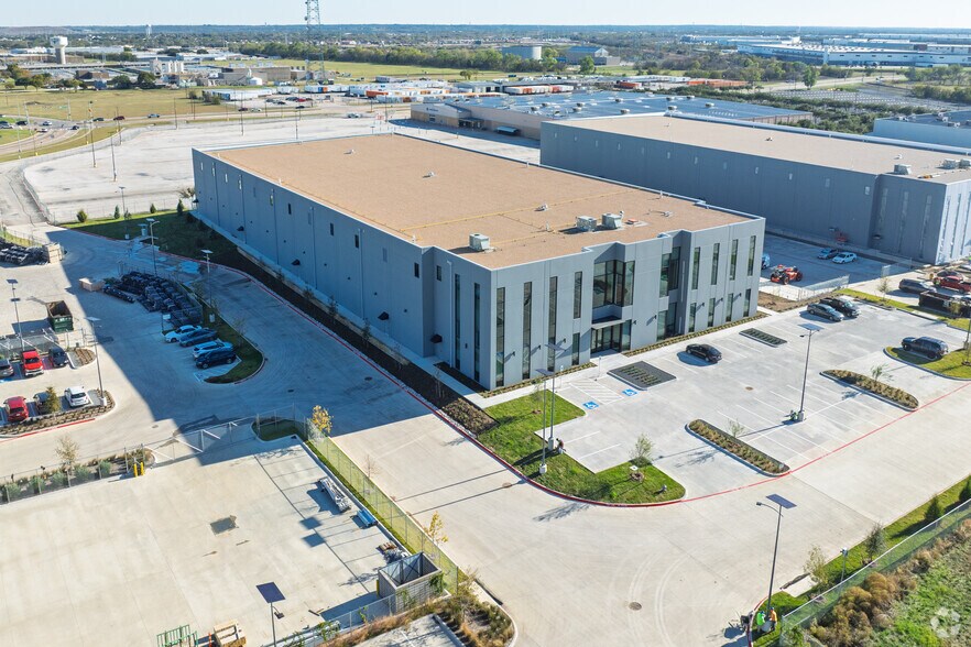 More Photos Of 2200-2300 SE Loop 820 Hwy, Fort Worth Unknown For Lease