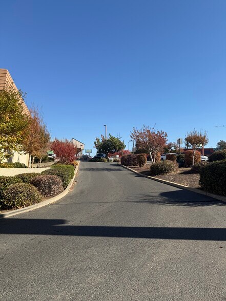 More Photos Of 1820 Oro Dam Blvd E, Oroville Bank For Lease