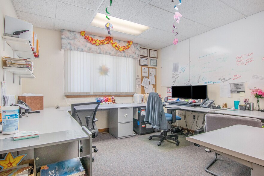 More Photos Of 3050 Commerce Dr, Fort Gratiot Office For Sale