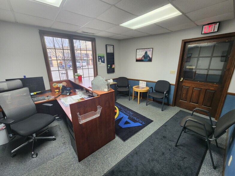 More Photos Of 105-107 S Madison St, Green Bay Office For Lease