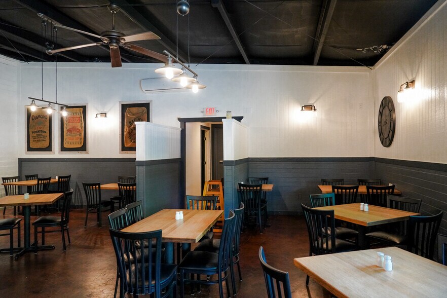 More Photos Of 210 W Railroad St, El Campo Service For Sale