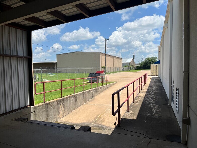 More Photos Of 5959 NW 37th St, Oklahoma City Industrial For Sale