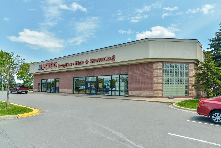 More Photos Of 7631 Jolly Ln, Brooklyn Park General Retail For Lease