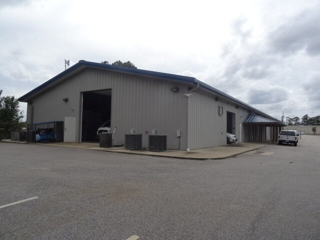 More Photos Of 4400 Bragg Blvd, Fayetteville Showroom For Lease