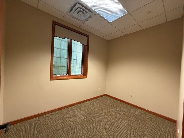 More Photos Of 2429 Randall Rd, Carpentersville Storefront Retail Office For Lease