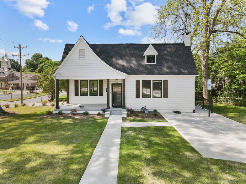 More Photos Of 135 Confederate St, Fort Mill Office Residential For Lease