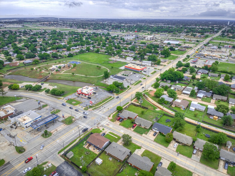 More Photos Of 741 NW 12th St, Moore Restaurant For Lease