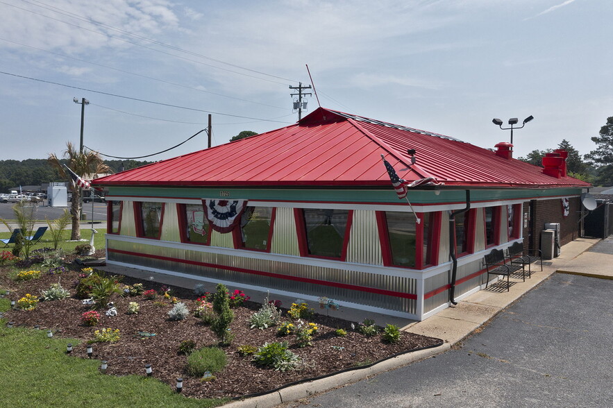 Primary Photo Of 1725 George Washington Memorial Hwy, Gloucester Point Restaurant For Sale
