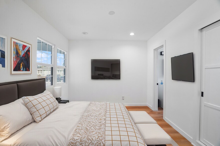 More Photos Of 20336 Cantara St, Winnetka Apartments For Sale